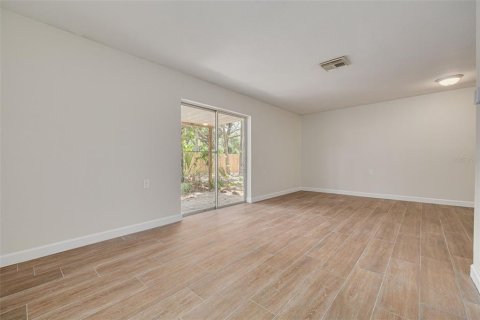 Commercial property in New Port Richey, Florida 4 bedrooms, 153.29 sq.m. № 1767410 - photo 20
