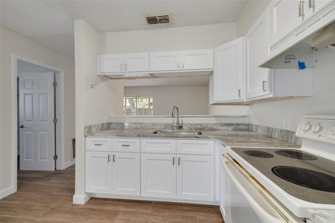 Commercial property in New Port Richey, Florida 4 bedrooms, 153.29 sq.m. № 1767410 - photo 3