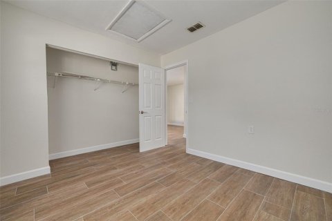 Commercial property in New Port Richey, Florida 4 bedrooms, 153.29 sq.m. № 1767410 - photo 10
