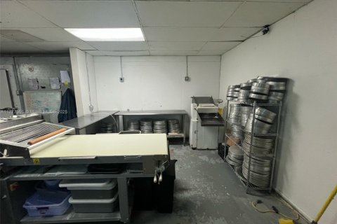 Commercial property in Kendall, Florida № 1868533 - photo 5