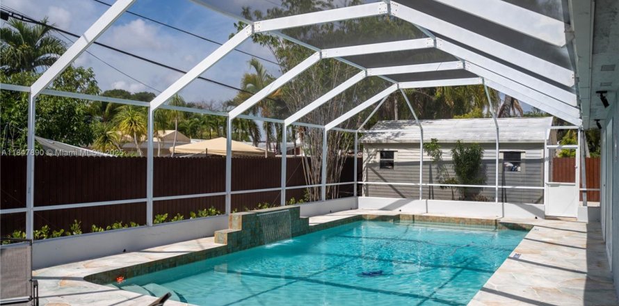 House in Cutler Bay, Florida 4 bedrooms, 167.22 sq.m. № 1849065