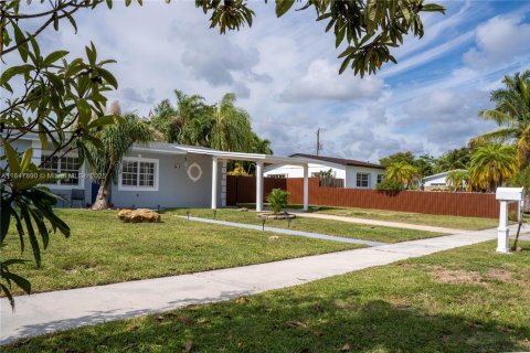 House in Cutler Bay, Florida 4 bedrooms, 167.22 sq.m. № 1849065 - photo 3