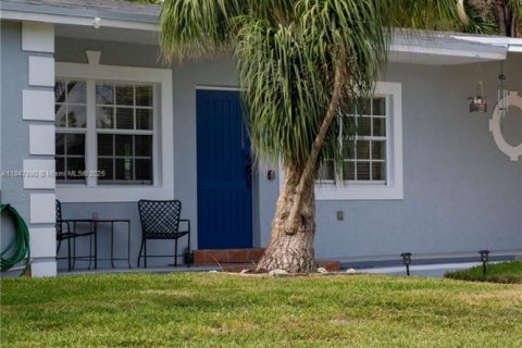 House in Cutler Bay, Florida 4 bedrooms, 167.22 sq.m. № 1849065 - photo 10