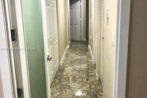 Condo in Doral, Florida, 3 bedrooms  № 1888871 - photo 16