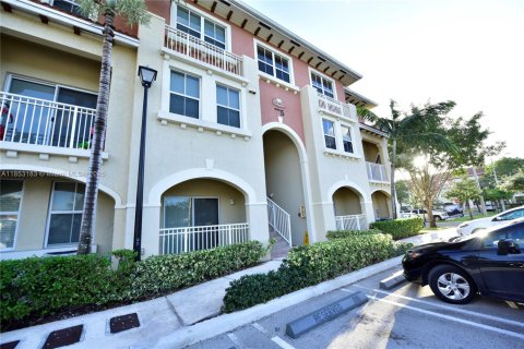 Condo in Doral, Florida, 3 bedrooms  № 1888871 - photo 1