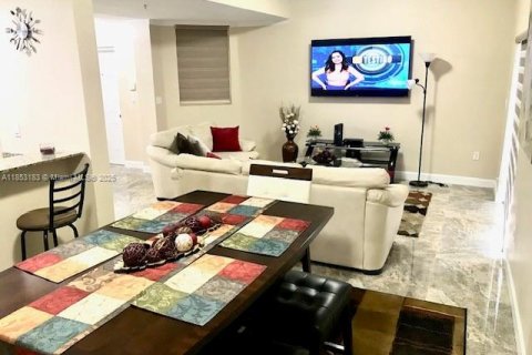 Condo in Doral, Florida, 3 bedrooms  № 1888871 - photo 13