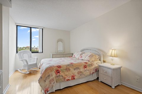 Condo in Saint Petersburg, Florida, 2 bedrooms  № 1758448 - photo 17