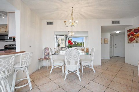 Condo in Saint Petersburg, Florida, 2 bedrooms  № 1758448 - photo 6