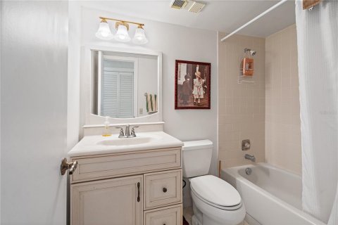 Condo in Saint Petersburg, Florida, 2 bedrooms  № 1758448 - photo 20