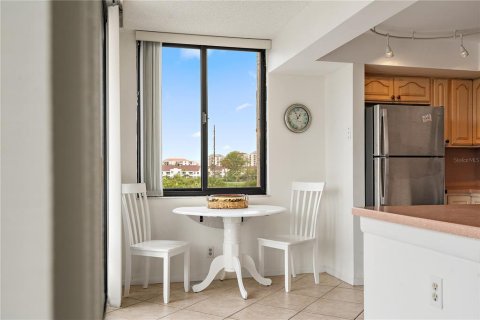 Condo in Saint Petersburg, Florida, 2 bedrooms  № 1758448 - photo 10