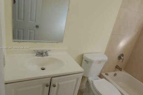 Снять в аренду виллу или дом в Норт-Майами-Бич, Флорида 2 спальни, 91.04м2, № 2029211 - фото 16