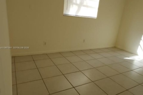 Снять в аренду виллу или дом в Норт-Майами-Бич, Флорида 2 спальни, 91.04м2, № 2029211 - фото 13