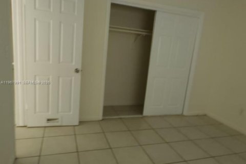 Снять в аренду виллу или дом в Норт-Майами-Бич, Флорида 2 спальни, 91.04м2, № 2029211 - фото 24