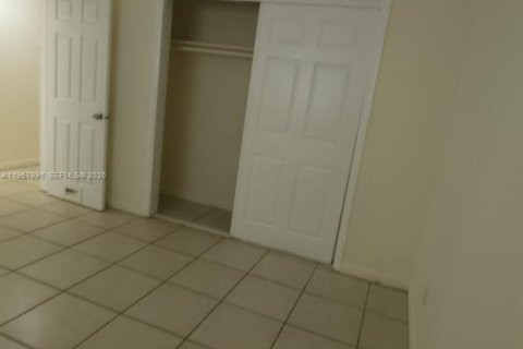 Снять в аренду виллу или дом в Норт-Майами-Бич, Флорида 2 спальни, 91.04м2, № 2029211 - фото 22