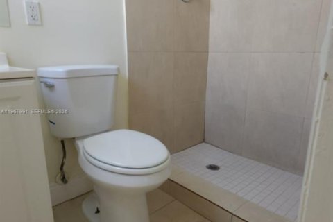 Снять в аренду виллу или дом в Норт-Майами-Бич, Флорида 2 спальни, 91.04м2, № 2029211 - фото 17