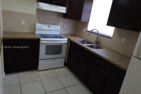 Снять в аренду виллу или дом в Норт-Майами-Бич, Флорида 2 спальни, 91.04м2, № 2029211 - фото 8