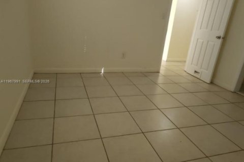 Снять в аренду виллу или дом в Норт-Майами-Бич, Флорида 2 спальни, 91.04м2, № 2029211 - фото 23