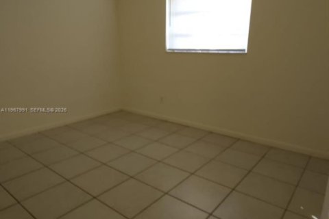 Снять в аренду виллу или дом в Норт-Майами-Бич, Флорида 2 спальни, 91.04м2, № 2029211 - фото 20