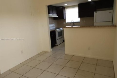 Снять в аренду виллу или дом в Норт-Майами-Бич, Флорида 2 спальни, 91.04м2, № 2029211 - фото 6