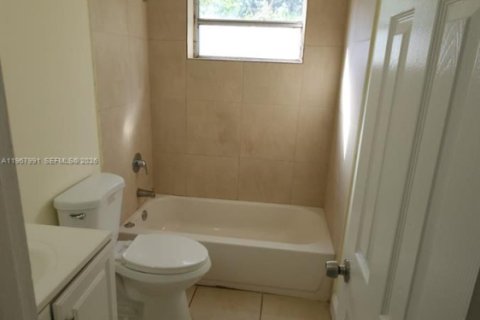 Снять в аренду виллу или дом в Норт-Майами-Бич, Флорида 2 спальни, 91.04м2, № 2029211 - фото 10