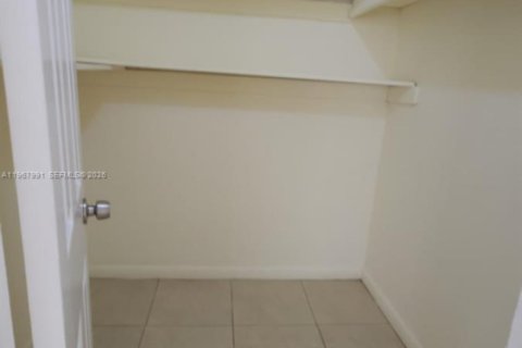 Снять в аренду виллу или дом в Норт-Майами-Бич, Флорида 2 спальни, 91.04м2, № 2029211 - фото 18