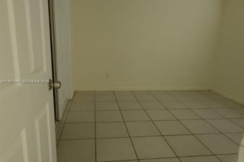 Снять в аренду виллу или дом в Норт-Майами-Бич, Флорида 2 спальни, 91.04м2, № 2029211 - фото 19