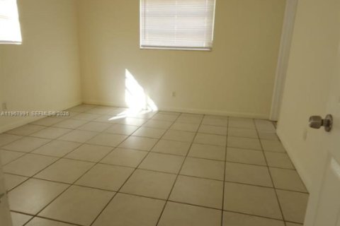 Снять в аренду виллу или дом в Норт-Майами-Бич, Флорида 2 спальни, 91.04м2, № 2029211 - фото 12