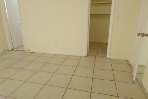 Снять в аренду виллу или дом в Норт-Майами-Бич, Флорида 2 спальни, 91.04м2, № 2029211 - фото 14