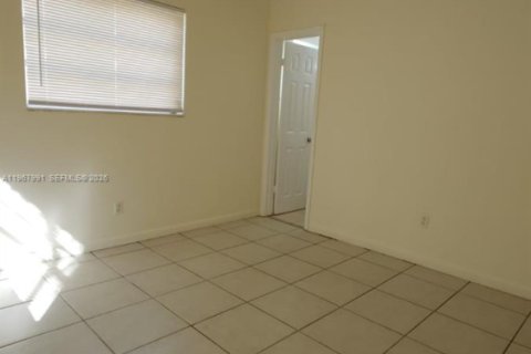 Снять в аренду виллу или дом в Норт-Майами-Бич, Флорида 2 спальни, 91.04м2, № 2029211 - фото 15