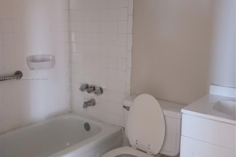 Condominio en alquiler en Lauderhill, Florida, 3 dormitorios, 100.33 m2 № 1742529 - foto 9