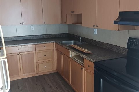 Condominio en alquiler en Lauderhill, Florida, 3 dormitorios, 100.33 m2 № 1742529 - foto 5