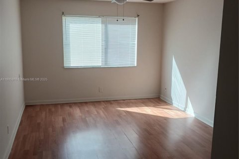 Condominio en alquiler en Lauderhill, Florida, 3 dormitorios, 100.33 m2 № 1742529 - foto 8