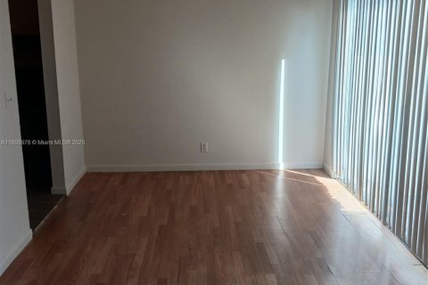 Condominio en alquiler en Lauderhill, Florida, 3 dormitorios, 100.33 m2 № 1742529 - foto 3