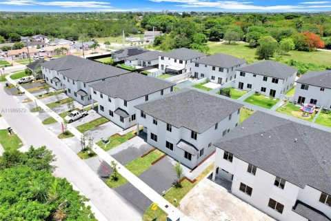 Купить таунхаус в Майами, Флорида 5 спален, № 2048380 - фото 3