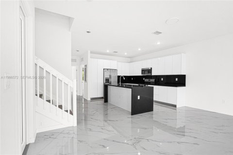 Купить таунхаус в Майами, Флорида 5 спален, № 2048380 - фото 14