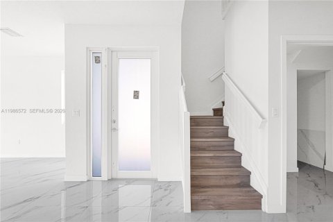 Купить таунхаус в Майами, Флорида 5 спален, № 2048380 - фото 21