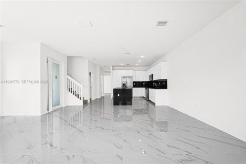 Купить таунхаус в Майами, Флорида 5 спален, № 2048380 - фото 11