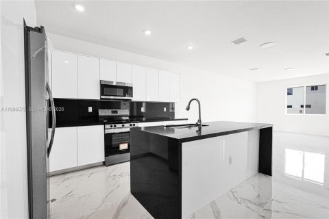 Купить таунхаус в Майами, Флорида 5 спален, № 2048380 - фото 8