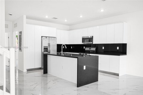 Купить таунхаус в Майами, Флорида 5 спален, № 2048380 - фото 13