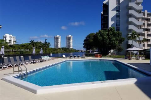 Снять в аренду кондоминиум в Авентура, Флорида 2 спальни, 92.34м2, № 2028816 - фото 9