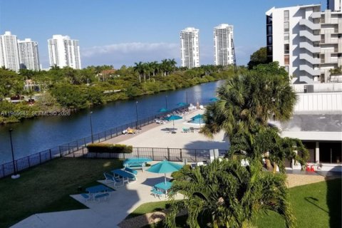 Снять в аренду кондоминиум в Авентура, Флорида 2 спальни, 92.34м2, № 2028816 - фото 3