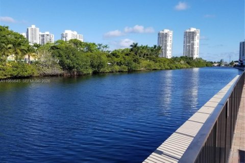 Снять в аренду кондоминиум в Авентура, Флорида 2 спальни, 92.34м2, № 2028816 - фото 4