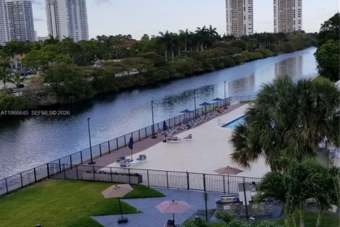 Снять в аренду кондоминиум в Авентура, Флорида 2 спальни, 92.34м2, № 2028816 - фото 5