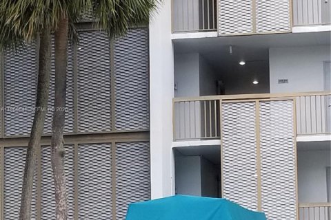 Снять в аренду кондоминиум в Авентура, Флорида 2 спальни, 92.34м2, № 2028816 - фото 2