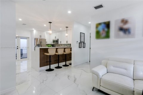 Propiedad comercial en venta en Miami, Florida, 195.65 m2 № 1877753 - foto 15