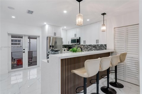 Propiedad comercial en venta en Miami, Florida, 195.65 m2 № 1877753 - foto 16