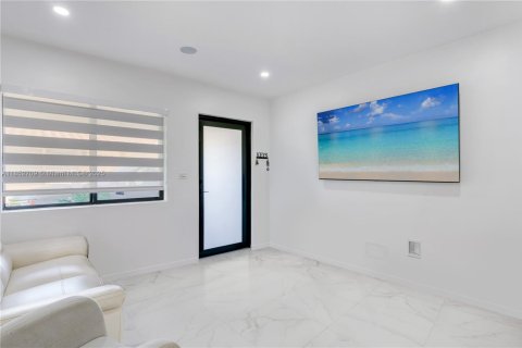 Propiedad comercial en venta en Miami, Florida, 195.65 m2 № 1877753 - foto 14