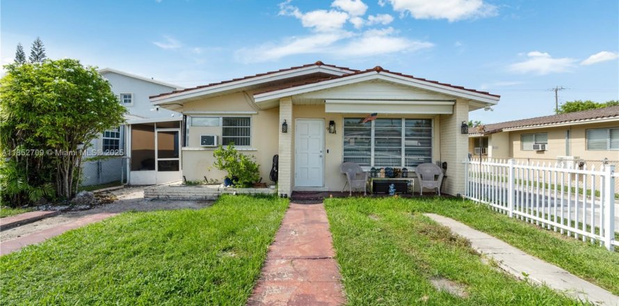Propiedad comercial en Miami, Florida 195.65 m2 № 1877753
