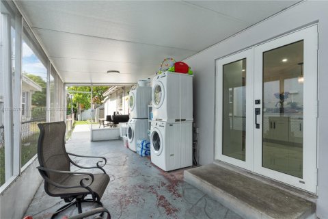 Propiedad comercial en venta en Miami, Florida, 195.65 m2 № 1877753 - foto 28