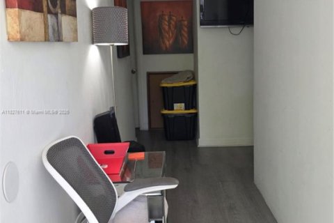 Commercial property in Miami, Florida 137.96 sq.m. № 1799665 - photo 24